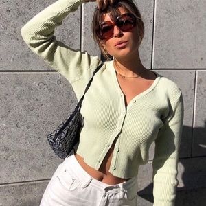 🌻🌻Brandy Melville Green Shannon cardigan
